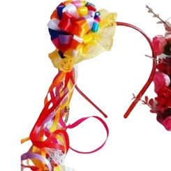TIARA JUNINA COM POMPOM E FITAS